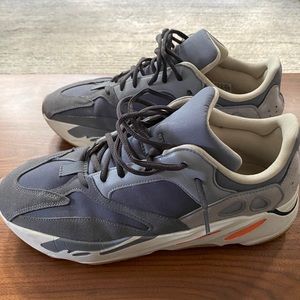 Yeezy 700 Magnet
